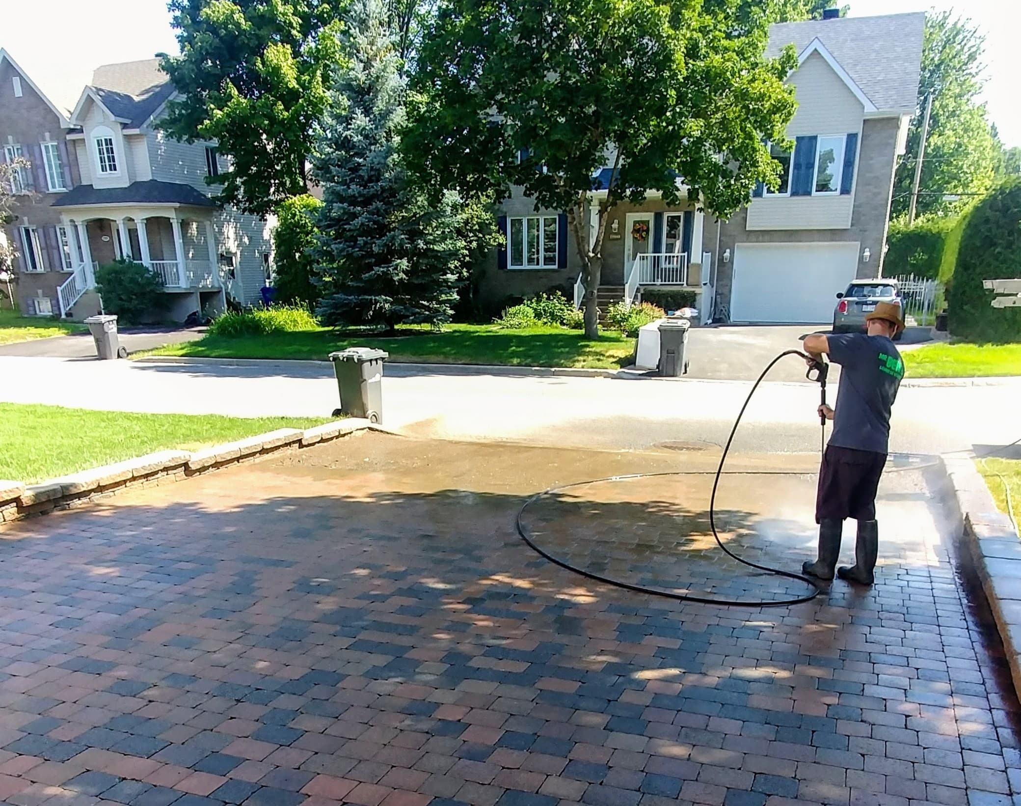 Lavage à pression d'entrée à Laval