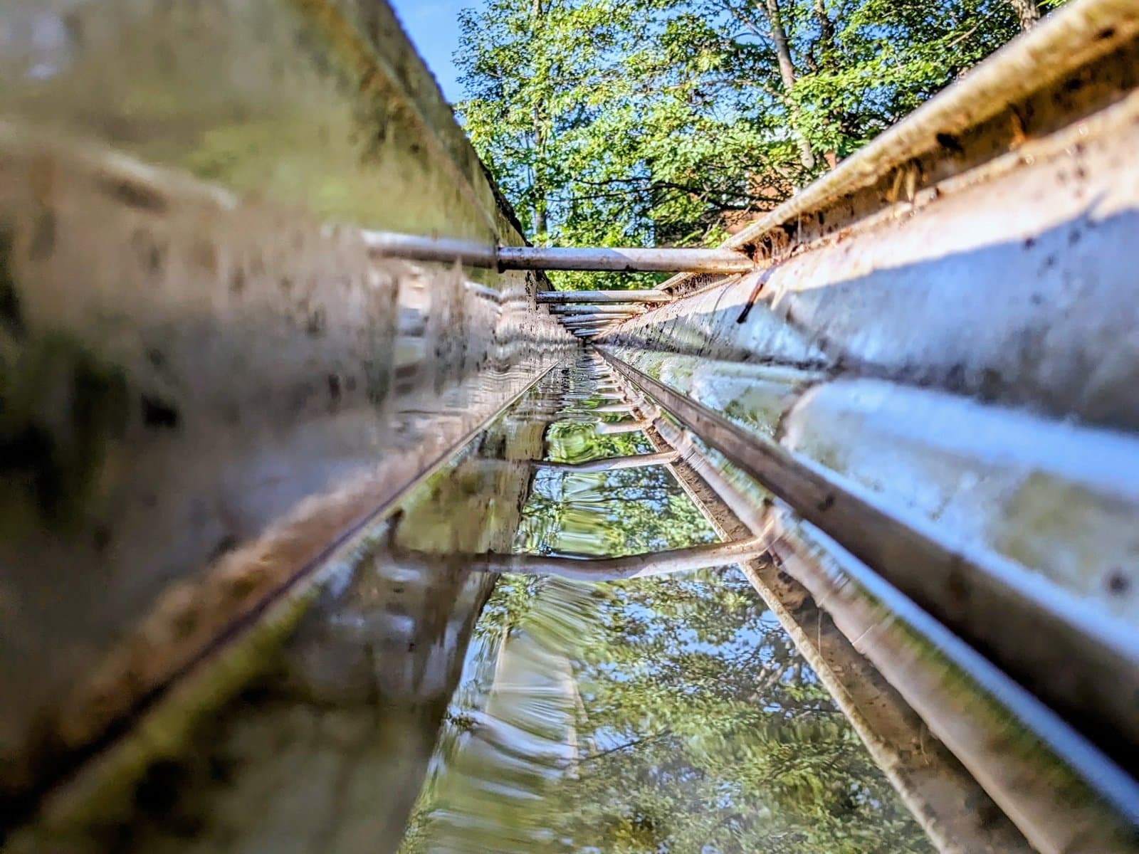 Gros plan sur le lavage de vitres résidentiel
